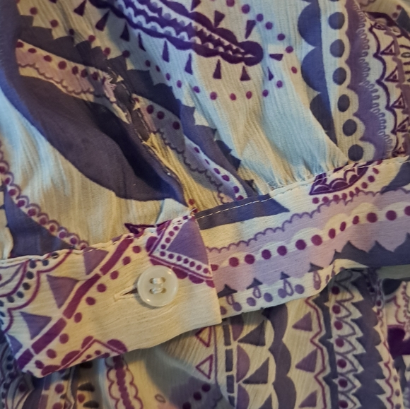 New York&Company sheer purple paisley pattern with button sleeve woman's medium - Picture 6 of 6
